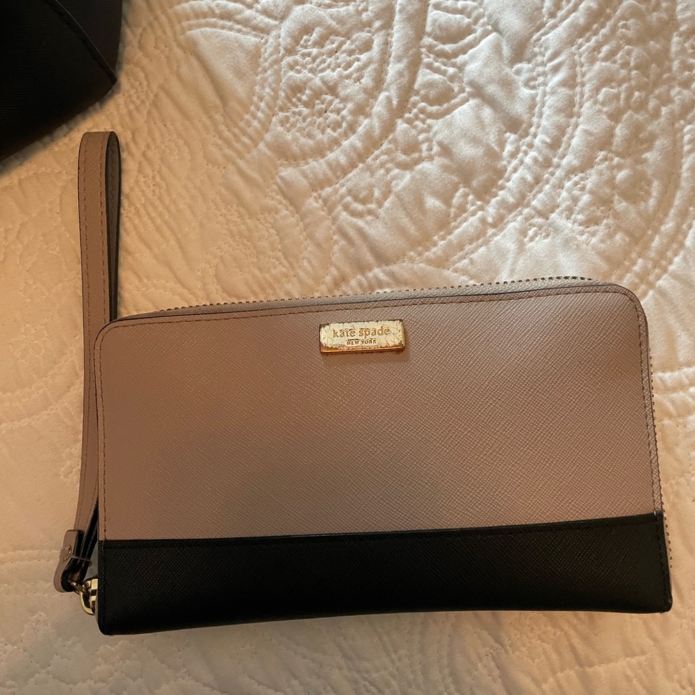 Kate spade wristlet wallet